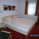 Gaestehaus Hirschenhof Pensionat 3*